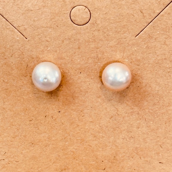 925 Sterling silver Genuine Freshwater Pearl Post Earrings 8.2mm - Picture 3 of 7